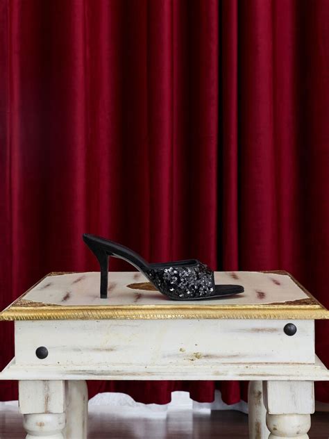 | CHARLES & KEITH IN