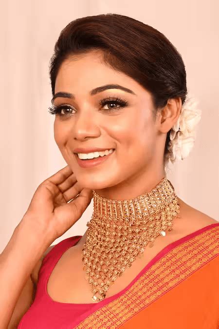 Kareena Kapoor Khan’s jamawar jacket by Ritu Kumar took over 200 hours ...