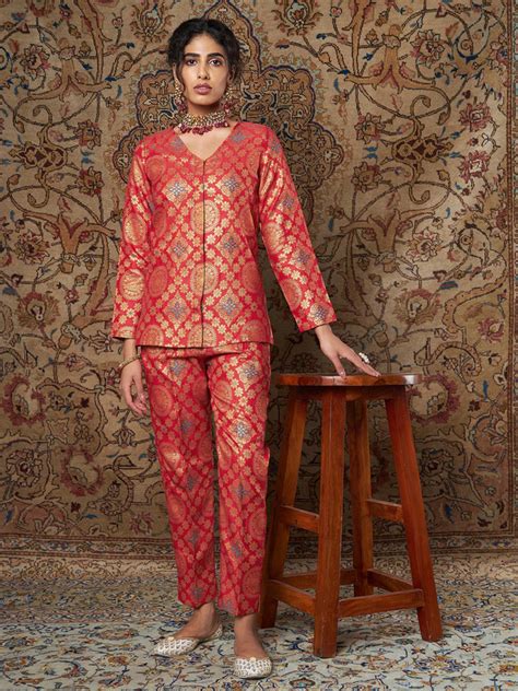 Buy Ethnic Wear For Women Online at Sassafras