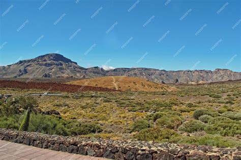 Premium Photo | Empty landscape with the Spanish peak volcanoes on ...