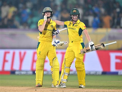 Kareena Kapoor goes ‘carefree’, embraces her natural no-makeup look