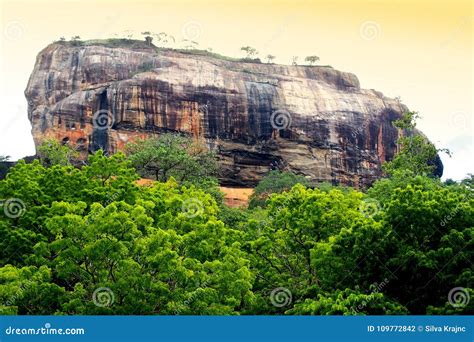 Sigiriya - Lion Rock, Sri Lanka Foto de archivo - Imagen de escénico ...