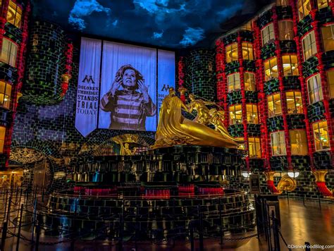 The NEW 'Harry Potter' Ride Has a FIVE HOUR Line in Epic Universe ...