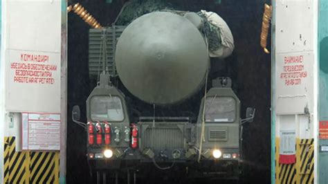 萨尔马特洲际弹道导弹配备了最先进的高速机动分体高精度弹头_腾讯新闻