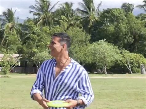 Akshay organized a special screening of the movie 'OMG-2' for Sadhguru ...