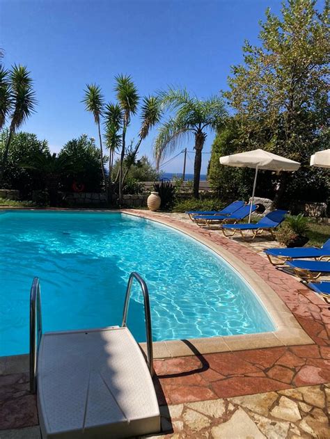 CHRISTOFOROS APARTMENTS (Lourdata) - Hotel Reviews, Photos, Rate ...