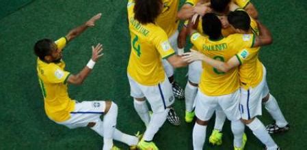 6 futbolistas que se estamparon celebrando un gol