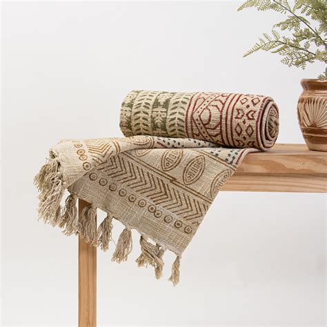 Throw Blankets For Home Decor at Best Prices | Dmaasa