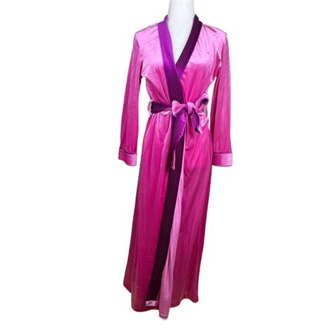 Vintage Velour Robe By Kayser Features: • Pink •... - Depop