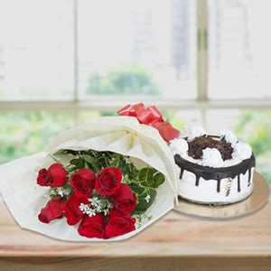 Flowers with Cakes Online | Flowers and Cake Delivery | Giftalove
