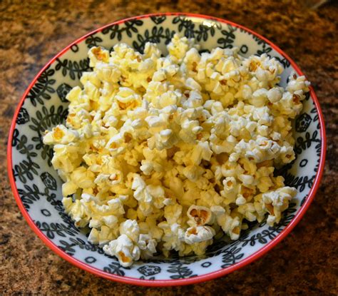 Skinnygirl Popcorn- A Lighter Twist | The Nutritionist Reviews