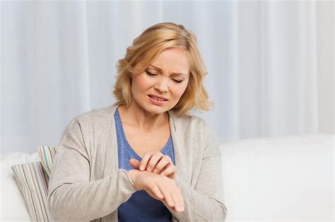 Dry Skin, Estrogen Receptors, and Tips for Managing Menopause Itching