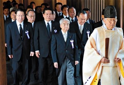 日本政客参拜靖国神社 中方强烈抗议-搜狐新闻