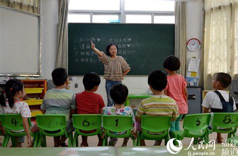聋哑学校特教老师王超：用笑容耐心和更多爱引导孩子成长|学前班|学期_凤凰资讯