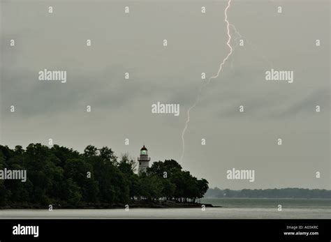 Blitzeinschlag in der Nähe von Marblehead Leuchtturm während gewaltiger ...