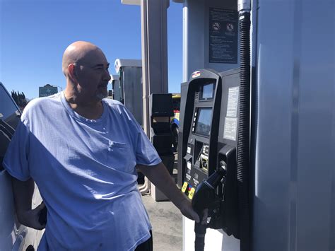 Silicon Valley motorists keep eyes on rising gas prices - San José ...