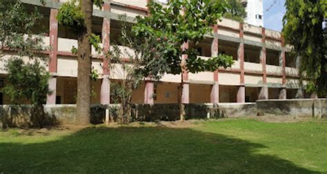 Navyug Arts College