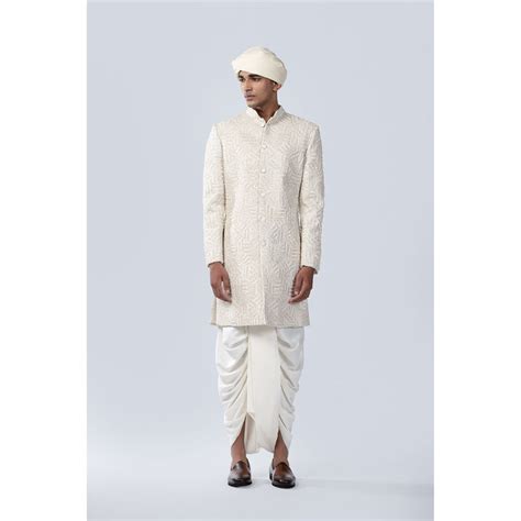 Buy Arjun Kilachand French Knot Embroidered Sherwani (Set of 2) Online