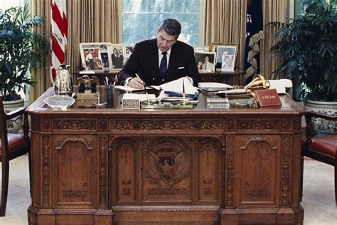 President at Desk 的图像结果