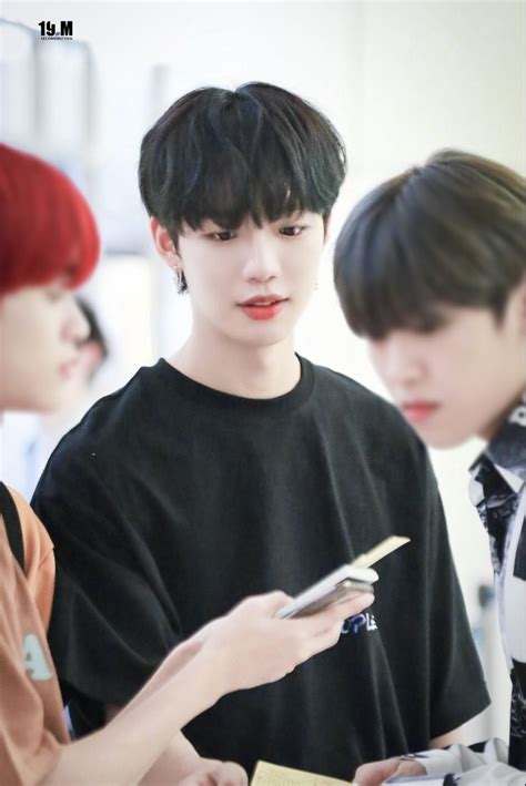 ปักพินโดย 레몬베베🌙🐝lemonbebe ใน Youngmin | 임 영민 | AB6IX | แฟน