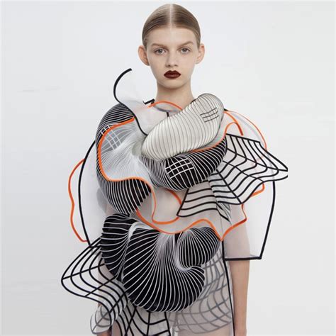 Factors Influencing Fashion Trends 2025 : 8 Crucial Facts Explained