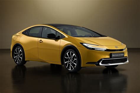 2024 toyota prius plug in hybrid