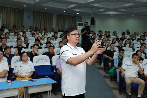 铜陵三中——（图）全市顶尖学霸蜂拥而来，三中坦承接待能力有限