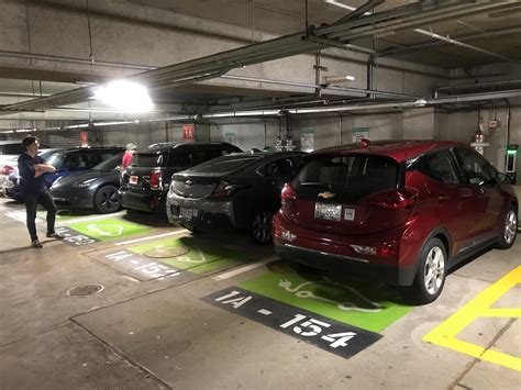 BWI Airport - Hourly Garage | Baltimore, MD | EV Station