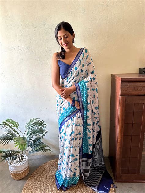 Quirky Cotton Printed Saree Online I Green Jay Bird – The Thread Weavers