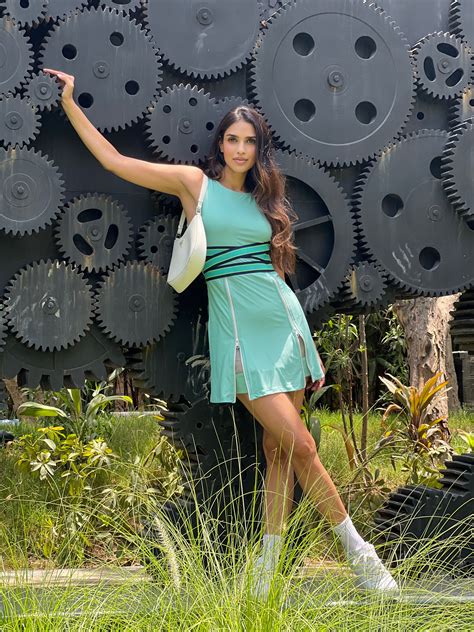 EKTA BHADANA – Salmon Stretch