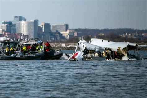Investigators recover DC plane crash ‘black boxes.’ What are the ...
