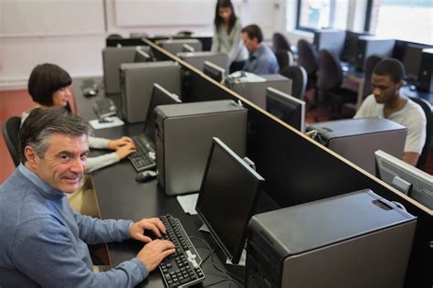 Pictures of Computer Technology That Indicates Computer Department 的图像结果