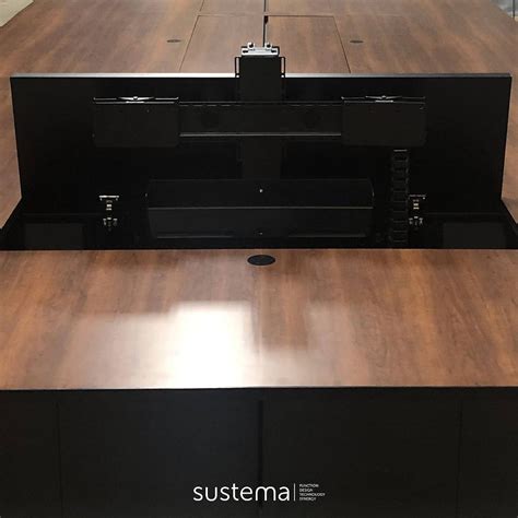 Conference Table Computer 的图像结果