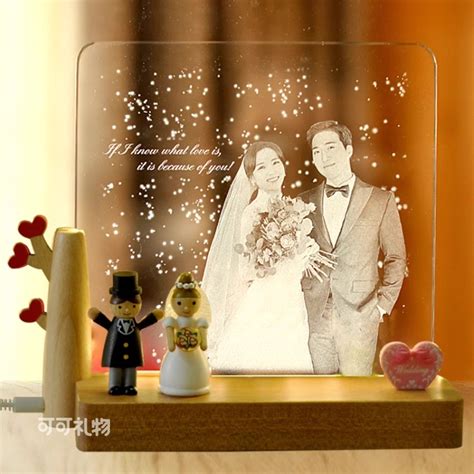 订婚的礼物是什么最新素材