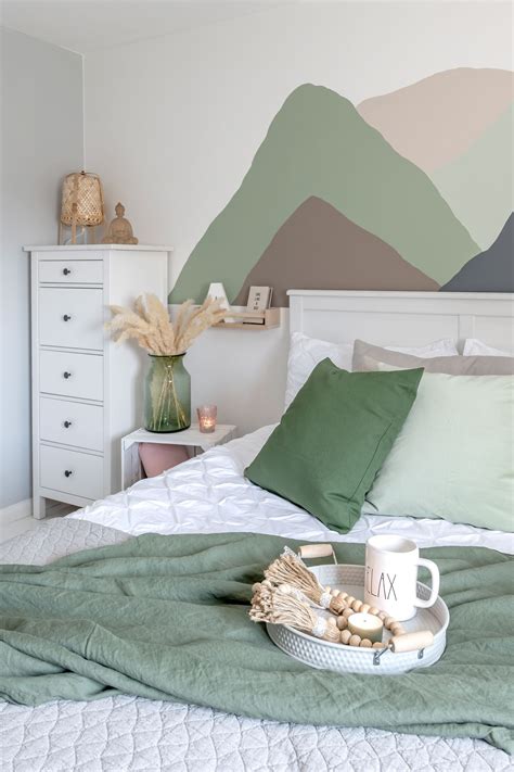 This simple wall mural idea is the perfect project for the weekend ...