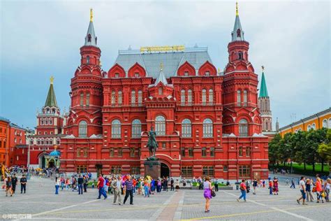 俄羅斯莫斯科紅場，號稱世界最美城市廣場，建築和美女都是風景 - 每日頭條