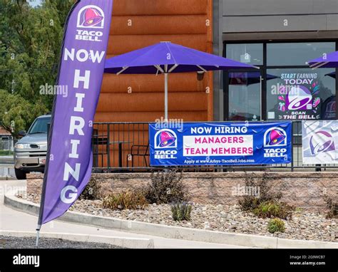 Taco bell now hiring sign hi-res stock photography and images - Alamy