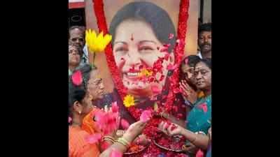 Jayalalitha death: DMK challenges Thambidurai to file affidavit against ...