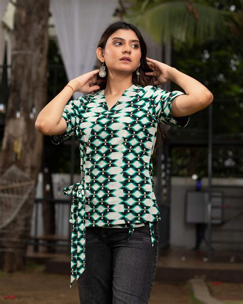 Trellis Printed Overlap Jacket – Fabcurate