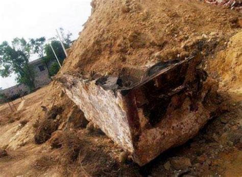 千年古墓被盗掘18次，仅剩一口棺材，考古队开棺后惊喜万分 - YouTube