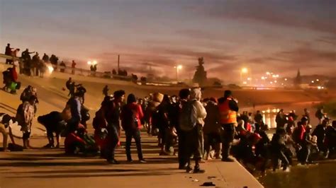 Des milliers de migrants traversent la frontière sud des États-Unis en quelques heures | Noovo Info