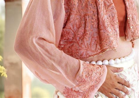 AIVI | chikankari