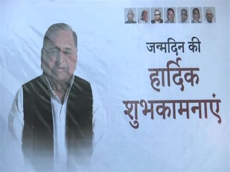 Samajwadi Party workers celebrate Mulayam Singh Yadav's 82nd birthday ...