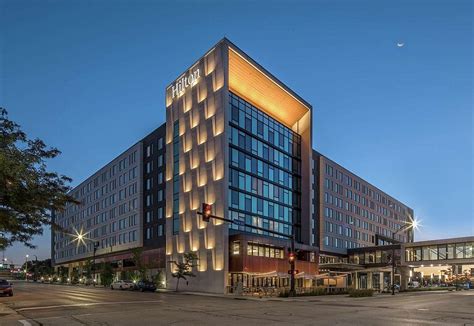 HILTON DES MOINES DOWNTOWN - Hotel Reviews, Photos, Rate Comparison ...
