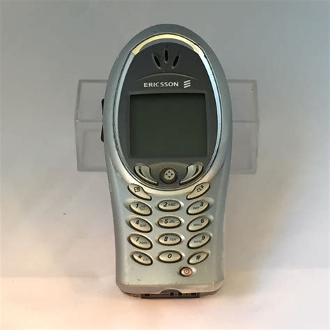 2000 ERICSSON – TELEFONO CELULAR | Museo de la Marca