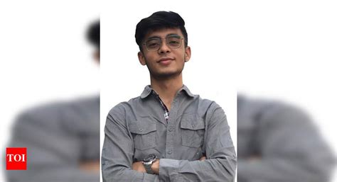 VNSGU student wins patent for innovative ‘hanging light’ | Surat News ...