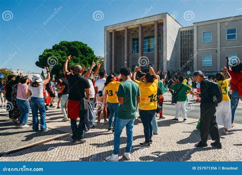 Brazilians Queue To Vote for the the Brazilian President at Lisbon`s ...