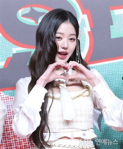 '장원영 비방' 탈덕수용소, 1심 집행유예 선고…추징금만 2억 1000만 원