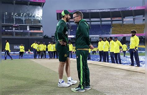 PAK vs NZ: बिना कोई गेंद फेंके बारिश की वजह से मैच हुआ रद्द, एक-एक अंक ...