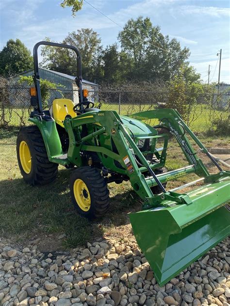 John Deere 3038E